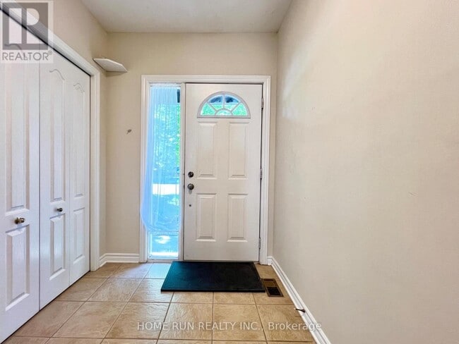 Building Photo - 217 Deerfox Dr