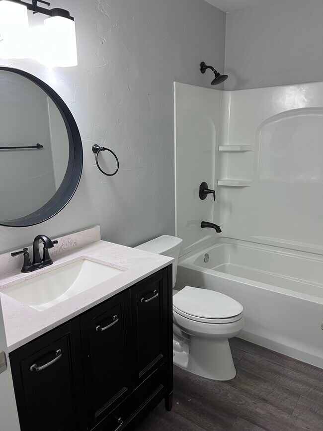 Baño principal - 1606 Indiana Ave