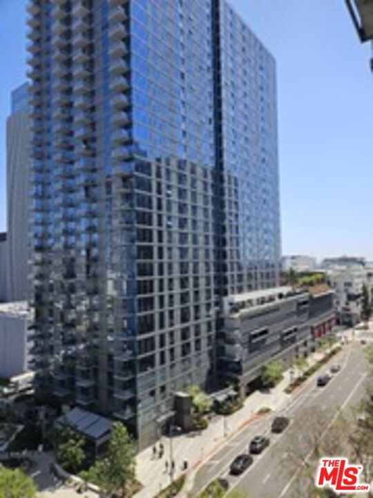 Foto del edificio - 1111 S Grand Ave