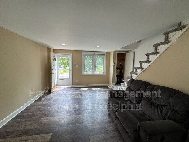 Building Photo - 2369 Bond Ave