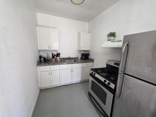 Foto del edificio - 13433 Topeka St