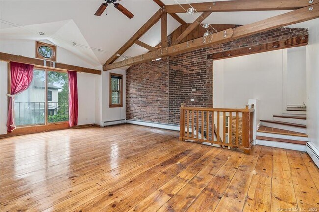 Foto del edificio - 239 Bradley St