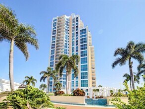 Building Photo - 400 Beach Dr NE