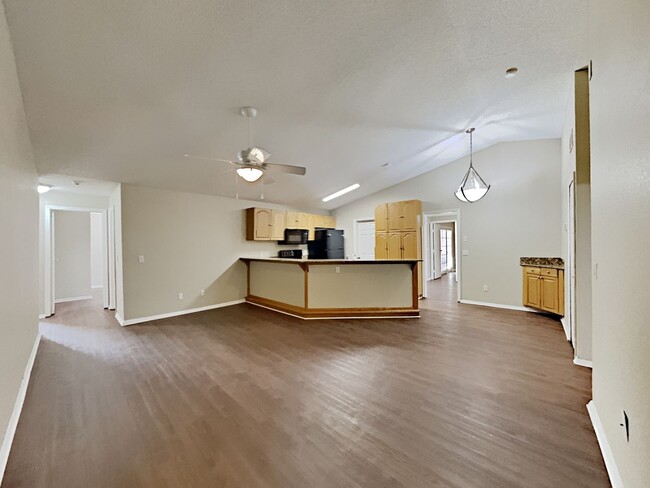 Building Photo - 14902 Pelican Point