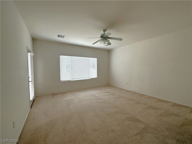 Building Photo - 2092 Sawtooth Mountain Dr