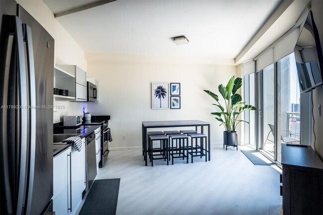 Foto del edificio - 690 SW 1st Ct
