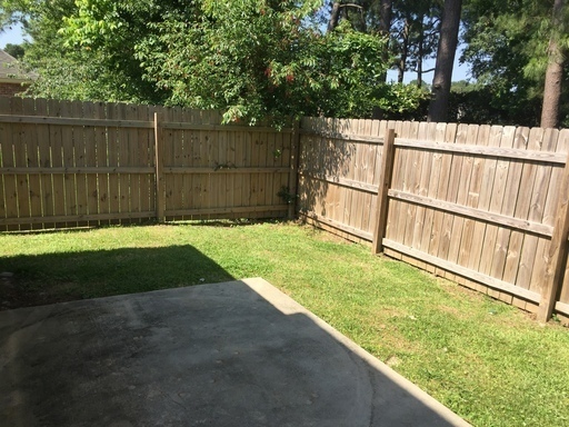 Building Photo - 3 Bedroom 2 Bath Townhouse in Broussard