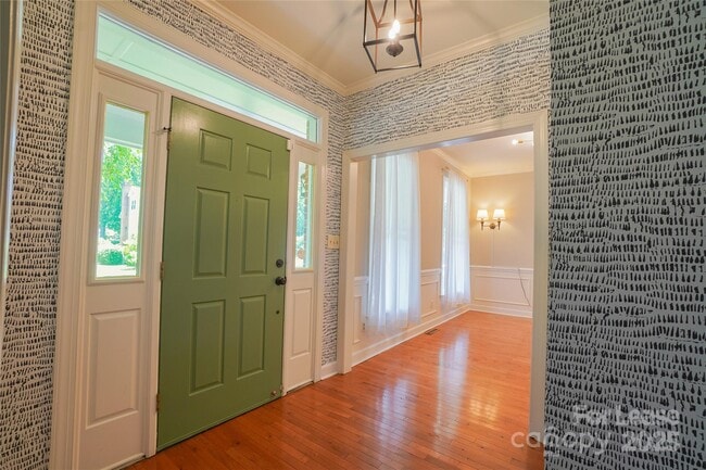 Building Photo - 6932 Foxglove Dr