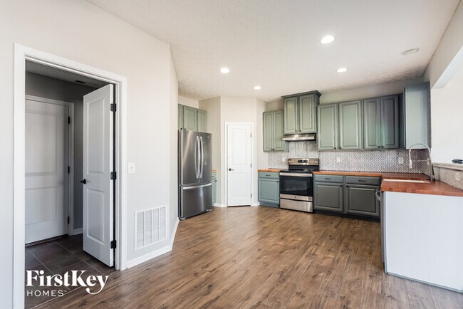 Foto del edificio - 235 Evergreen Ct