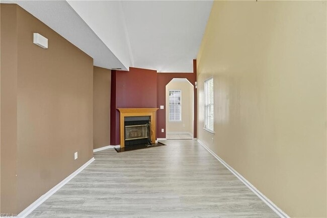 Foto del edificio - 716 Aylesbury Dr