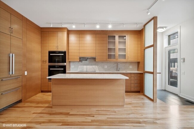 Foto del edificio - 641 W Wayman St