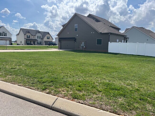 Foto del edificio - "Spacious 4-Bedroom Retreat with 3.5 Baths in Charming Mt. Juliet!"