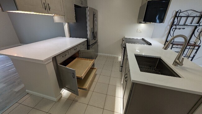 Building Photo - 146 Villa Dr