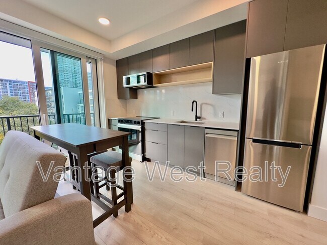 Photo du bâtiment - 407-620 Coronation Ave