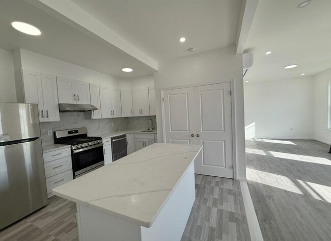 Building Photo - 17 Kearny Ave