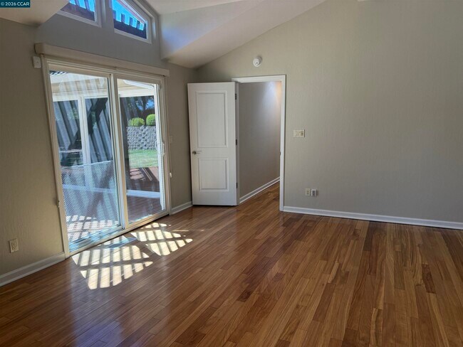 Foto del edificio - 1271 Summit Rd