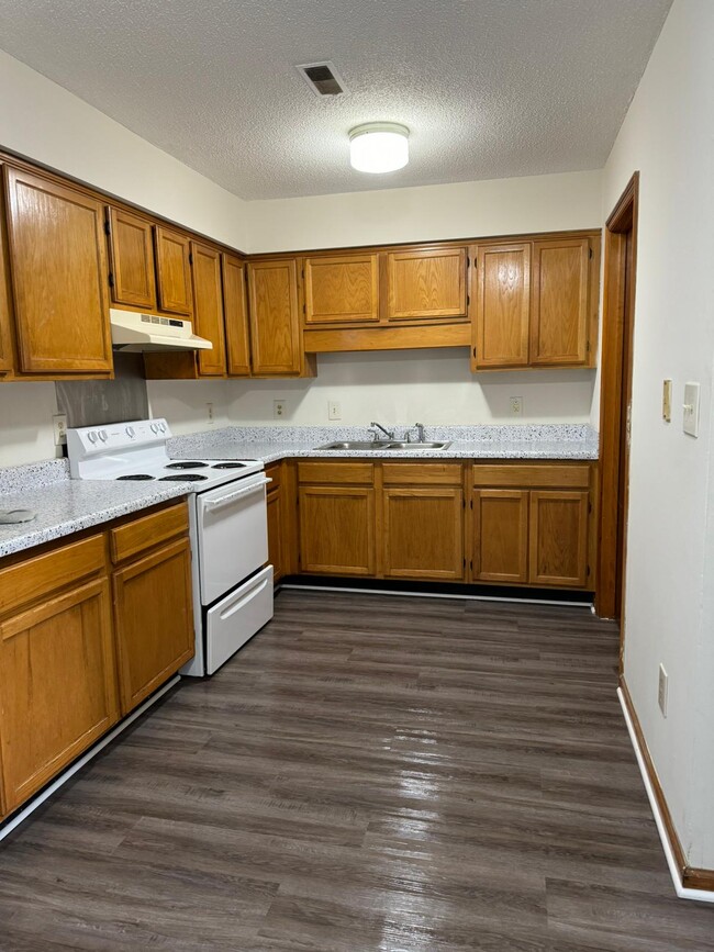 Foto del edificio - 310 N James Campbell Blvd