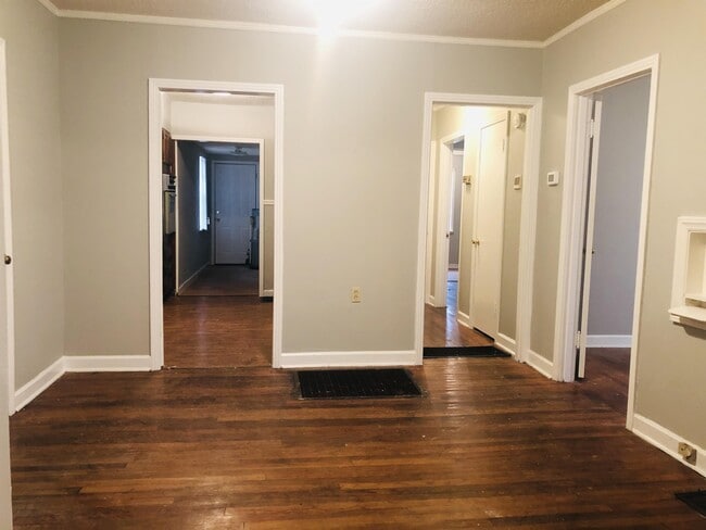 Building Photo - 730 Hale Rd