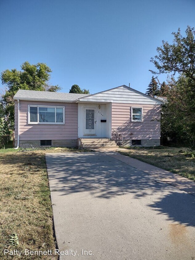 Primary Photo - 3 br, 2 bath House - 2540 E 8th St