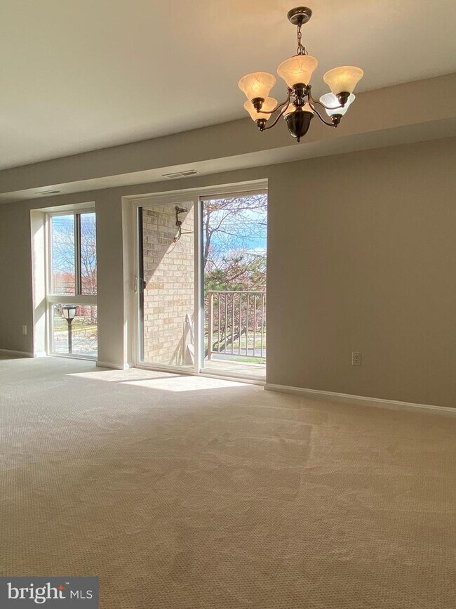 Foto del edificio - 6141 Edsall Rd