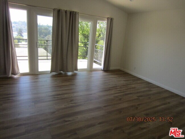 Foto del edificio - 2350 1/2 Teviot St