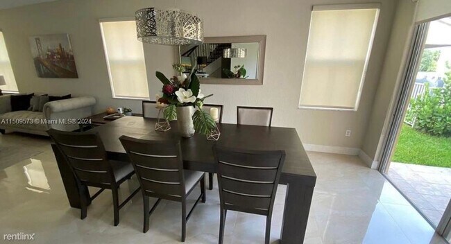 Foto del edificio - 5 br, 2.5 bath House - 16824 SW 49th Ct