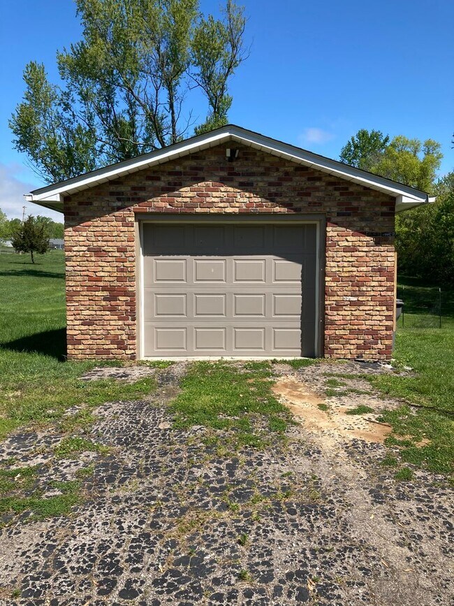 Building Photo - Beautiful 3 bed 2 bath house