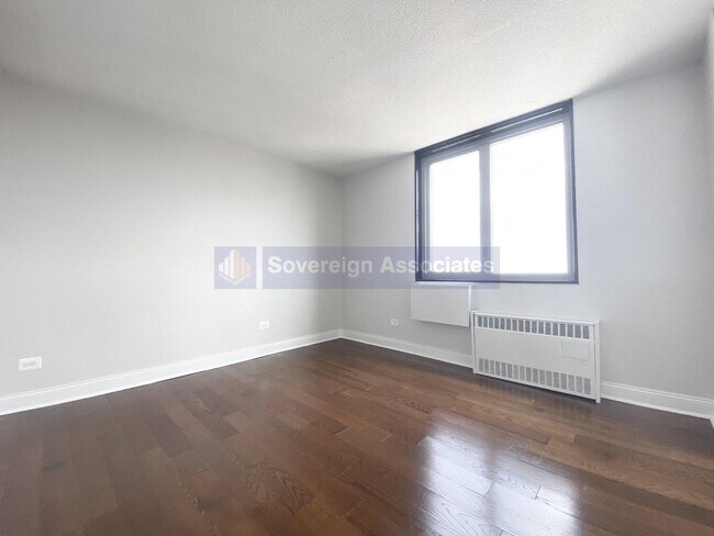Foto del edificio - 3333 Broadway