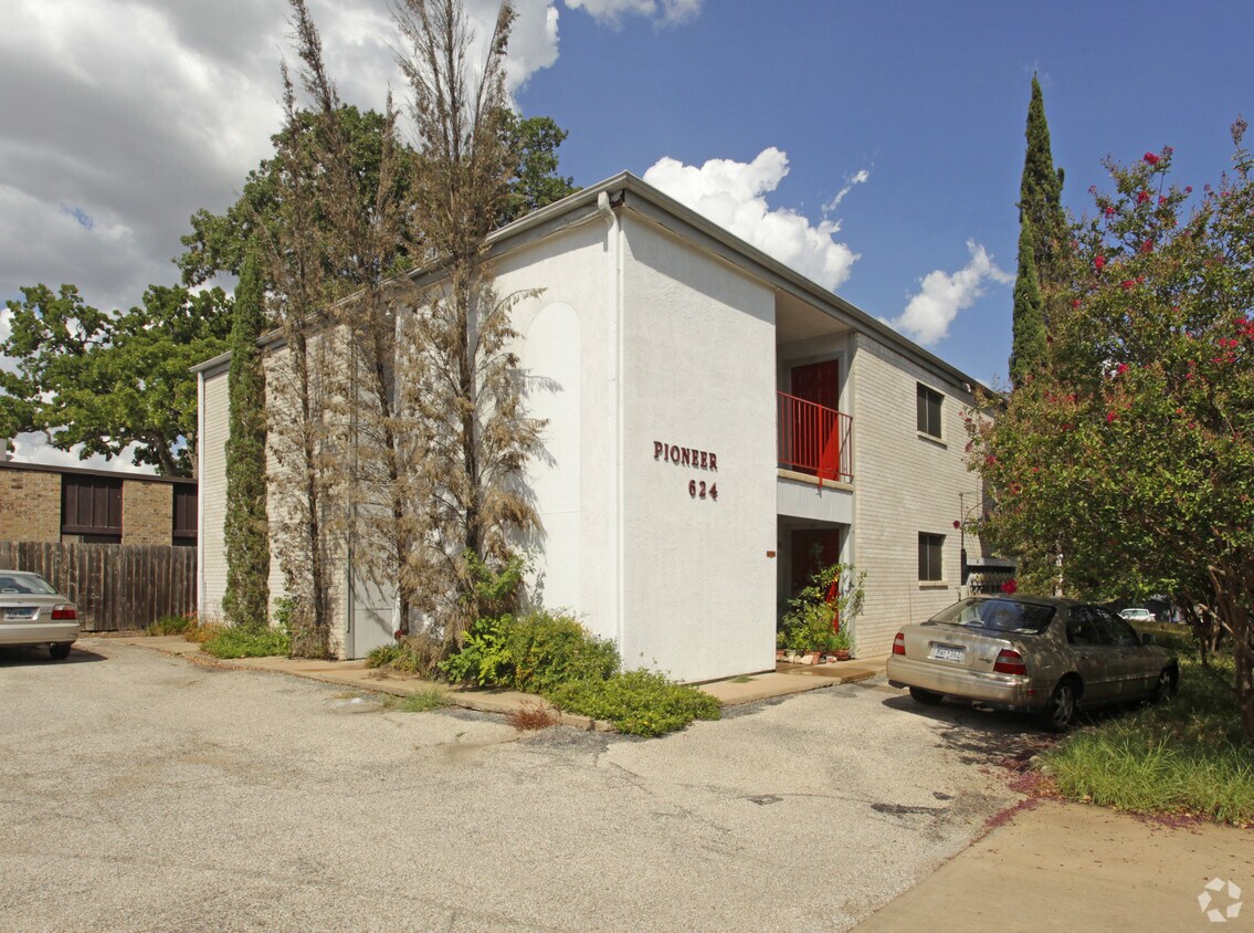 Primary Photo - Pioneer Apartments
