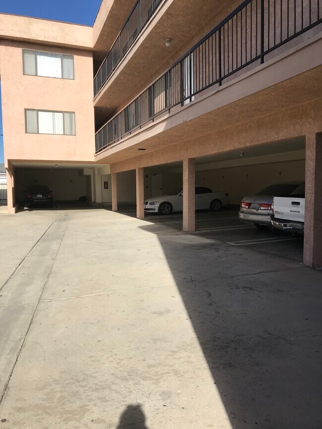 Foto del edificio - 4165 W Broadway