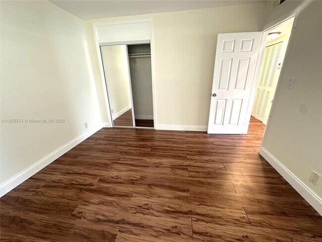 Foto del edificio - 5420 NE 22nd Terrace