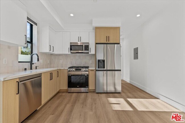 Foto del edificio - 4823 Satsuma Ave