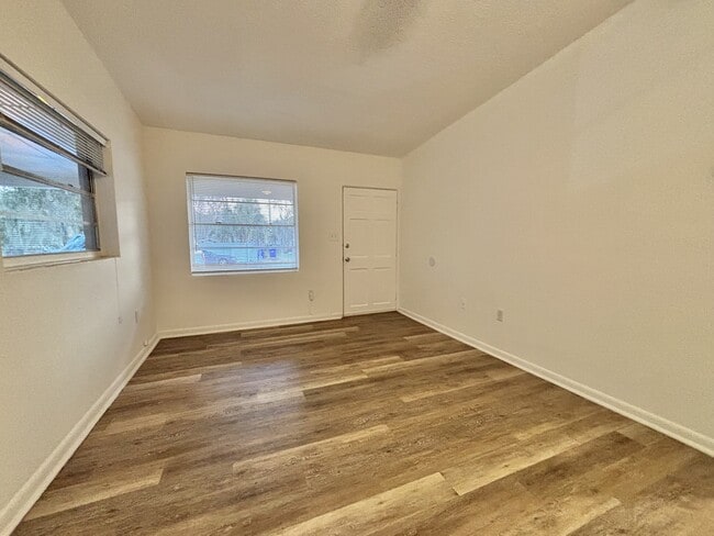 Building Photo - 819 W Portage St