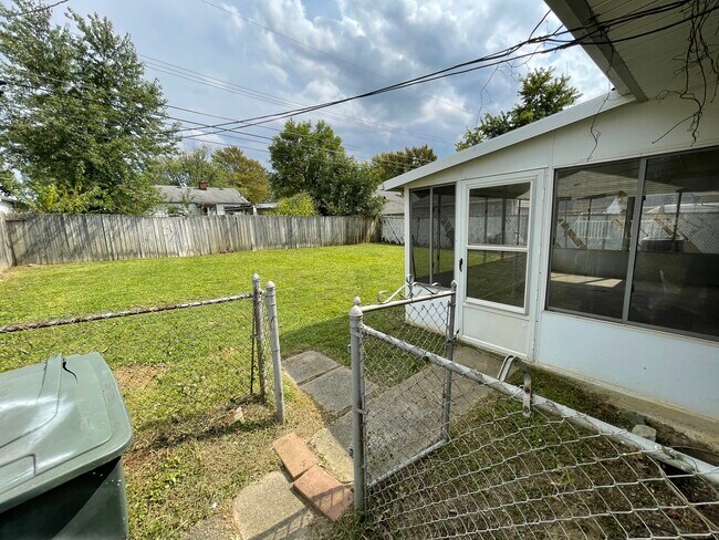 Back Door - 3588 Oaklawn St