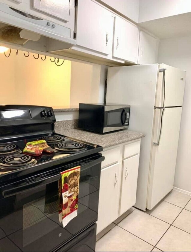 Foto principal - 6410 Del Monte Dr