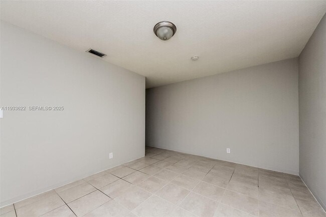 Foto del edificio - 2220 NW 44th Ave