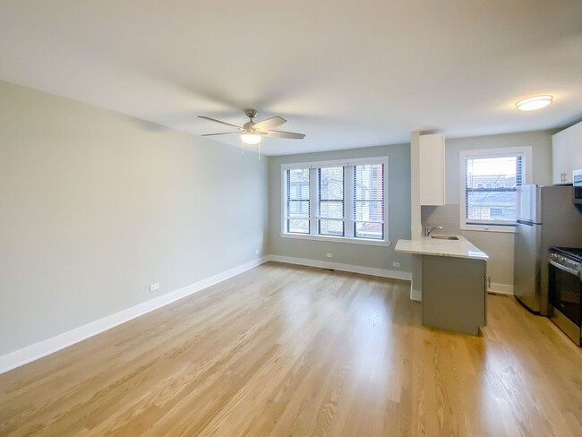 Foto del edificio - 3620 N Marshfield Ave