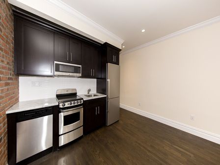 Primary Photo - 40 Sidney Pl