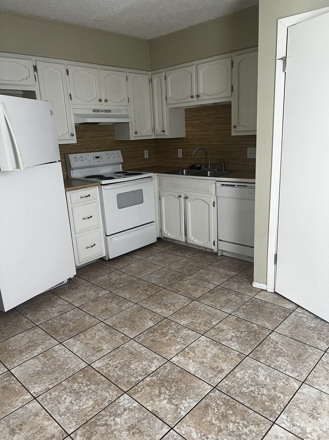 Building Photo - 4352 Rue de Belle Amie