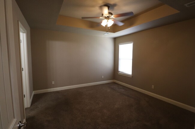 Foto del edificio - 3 bdrm 2 bath 2 car garage duplex in Ozark...