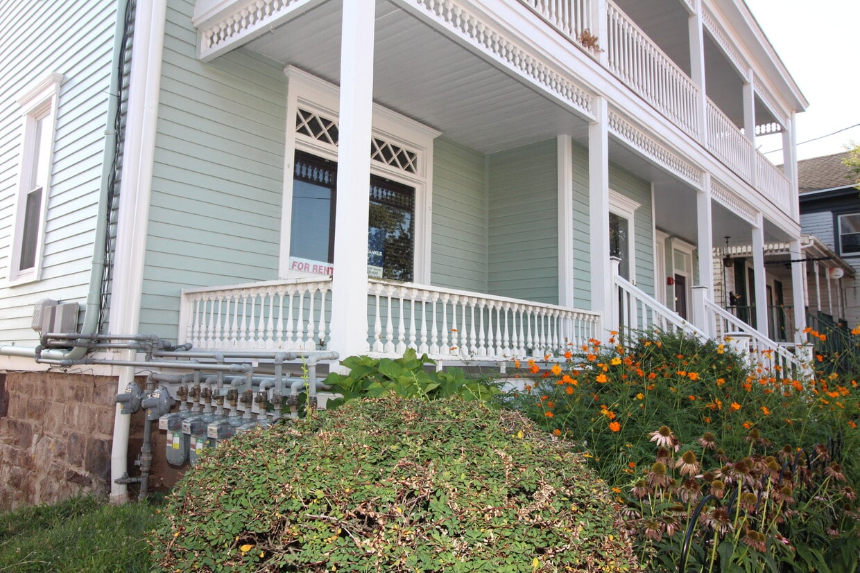 Primary Photo - 16 Main St