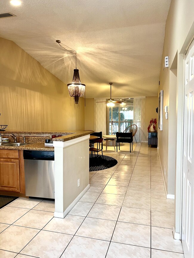 Building Photo - 10930 Lakemore Ln