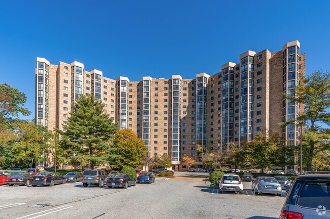 5901 - 5904 Mount Eagle Dr - Montebello