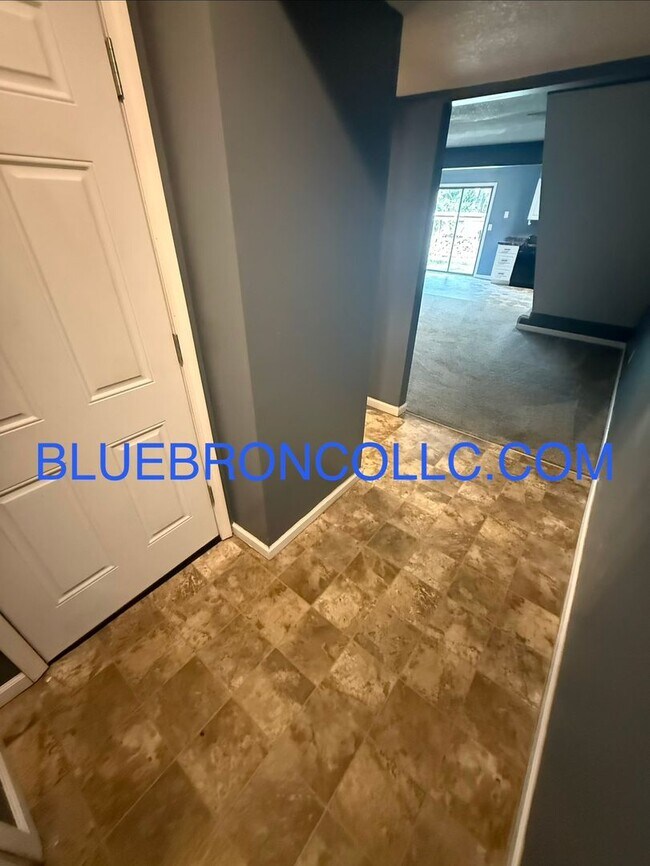 Foto del edificio - 128 SW Oxford Pl
