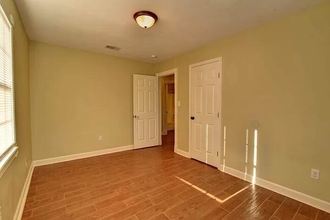 Building Photo - 908 Hemlock Rd