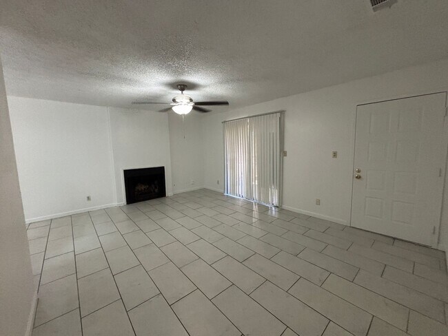 Foto del edificio - 5181 E Olive Ave