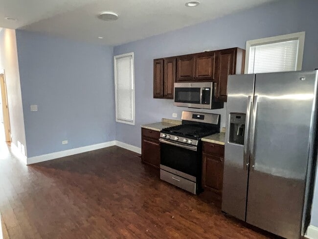 Building Photo - 726 W 47th Pl