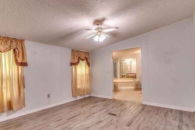 Building Photo - 1559 US-90