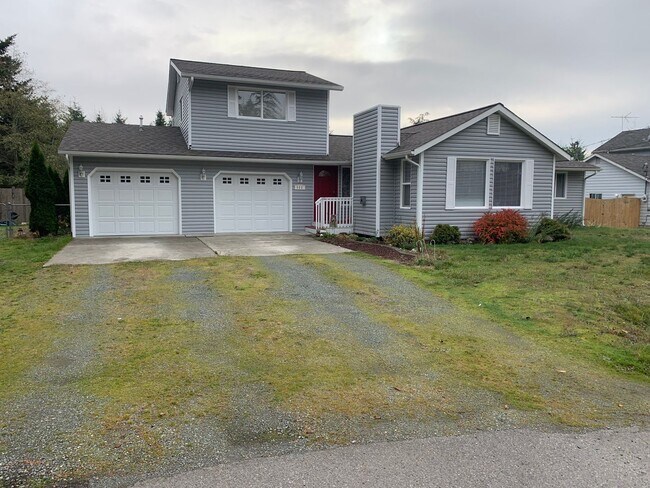 Foto del edificio - Lovely Home with Massive fenced yard and S...