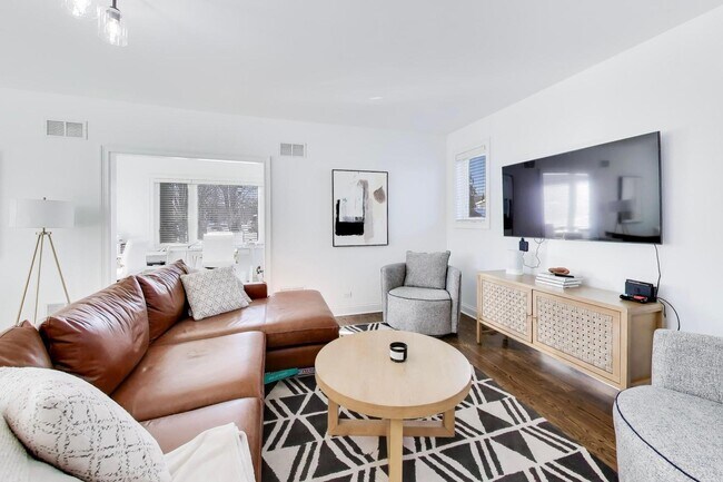 Foto del edificio - 229 N Myrtle Ave